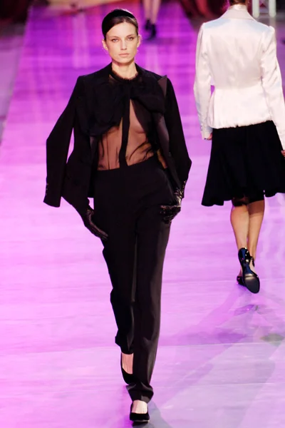 Look 32